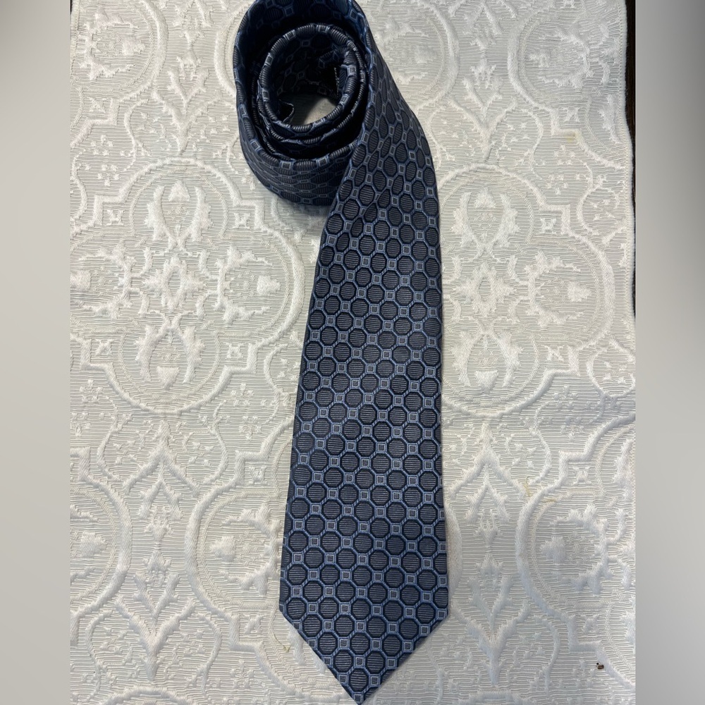 Kirkland Signature Hexagonal Pattern Tie in Blue and Gray